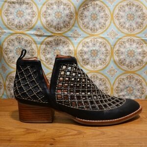 JEFFREY CAMPBELL Taggart Black Laser-cut Ankle Boot w/Cutout Sides, size 7½